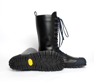 (A-B) - adventurer boots on Jankaut sole